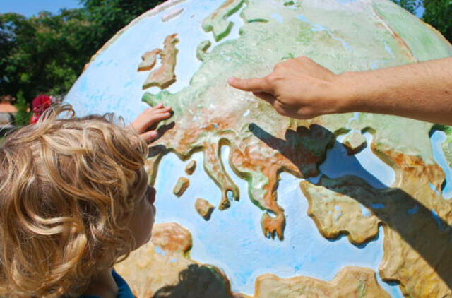 ES rekomenduoja užsidaryti dar mėnesiui