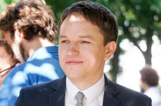 Garsus politologas L. Kojala patarė, kaip per krizę elgtis su pinigais: reikėtų neužsukti visų kranelių