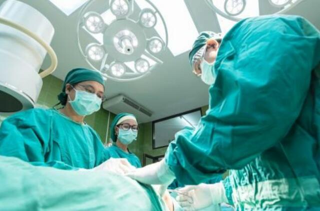 Gydymo įstaigoje COVID-19 užsikrėtę asmenys galėtų prašyti atlyginti žalą