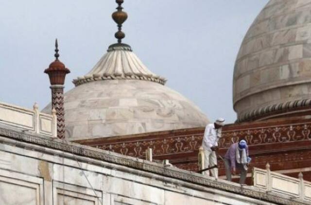 Indijoje prasiautusi audra apgadino legendinį Tadž Mahalą