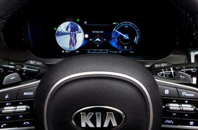 „Kia Sorento“ turės skaitmenines akis, kurios eliminuos „akląją“ zoną