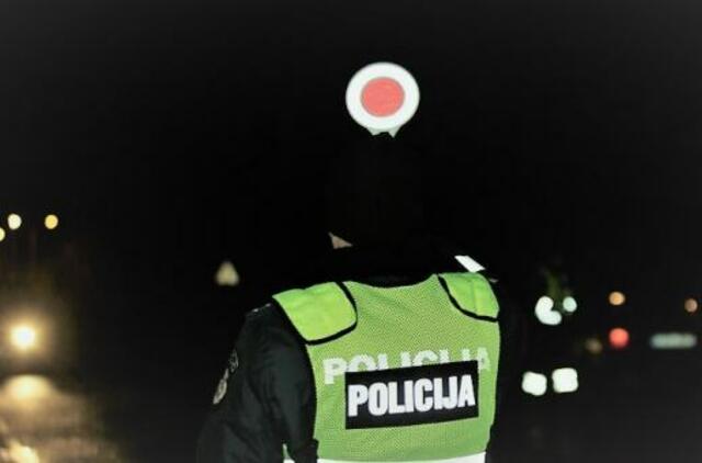 Klaipėdiečių nuotykiai: pareigūnams prisipažino pabėgę iš avarijos ir turintys narkotikų