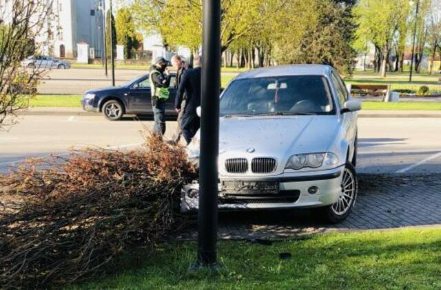 Nustatyti du iš eismo įvykių pasišalinę vairuotojai