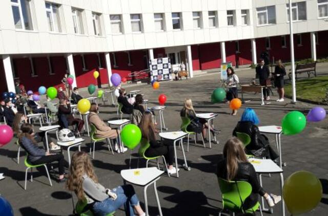 Paskutinis skambutis – su kaukėmis