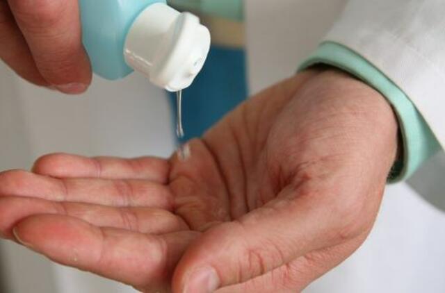 SAM atšaukia ribojimus įsigyti apsaugos priemonių ir dezinfekcinio skysčio