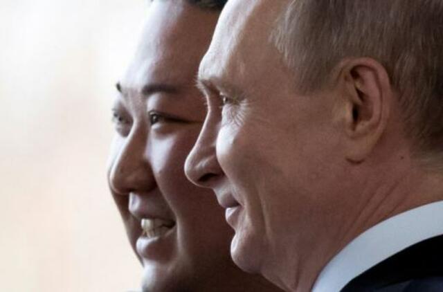 V. Putinas Kim Jong-Unui įteikė Antrojo pasaulinio karo medalį