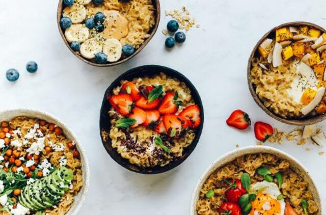 Žymi tinklaraštininkė: kodėl karantino metu rinktis košę? 4 patarimai ir gardūs receptai