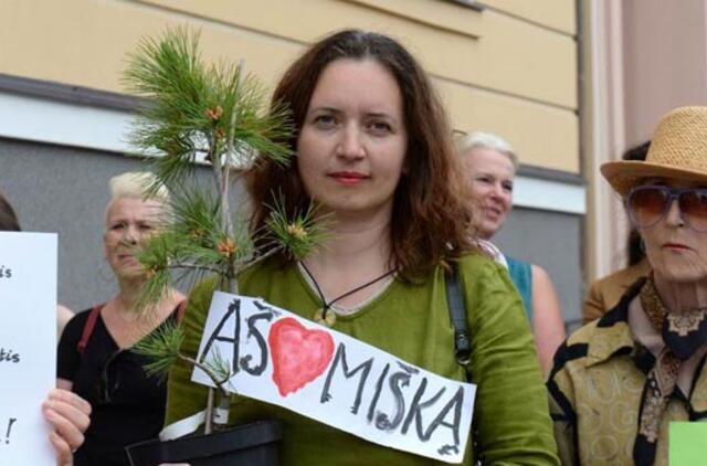 Ar dėl geležinkelio stoties bus aukojamas Girulių miškas?