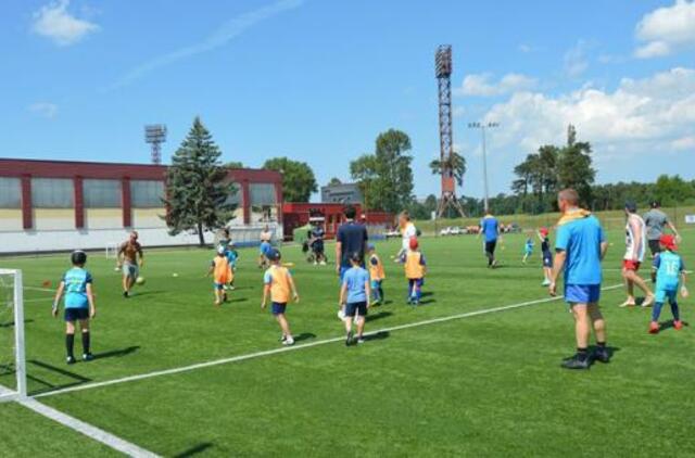 Futbolo šventė, Klaipėdos derbis ir šou programa