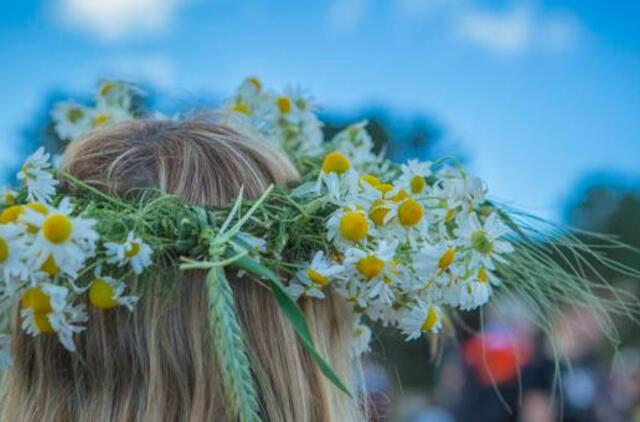 Joninės ir festivalis "Tek saulužė ant maračių" - nuo milžinės Neringos pečių