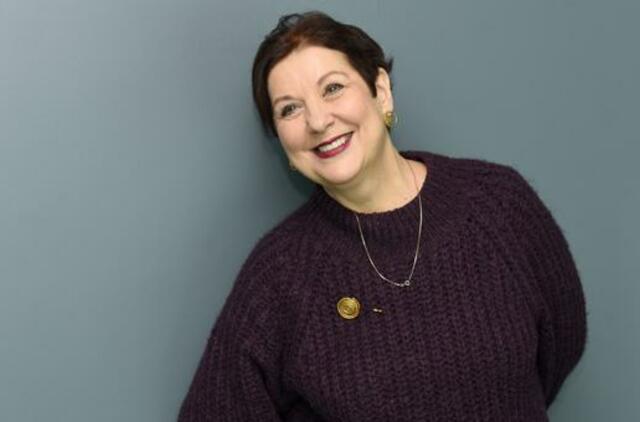 Aktorė Larisa Kalpokaitė: „Jei senjorai išdrįsta šokti su parašiutu, tai kodėl negalėtų išmokti naudotis kompiuteriu?“