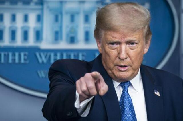 D. Trumpas pasirengęs būti pirmasis, kuriam bus suleista vakcina nuo koronaviruso