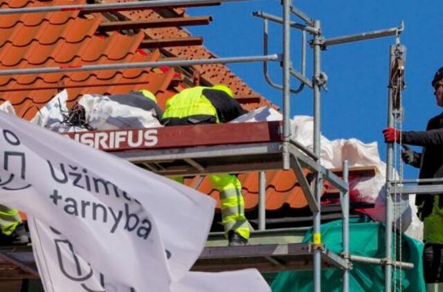 Įdarbina užsieniečius, nes jiems gali mokėti mažiau