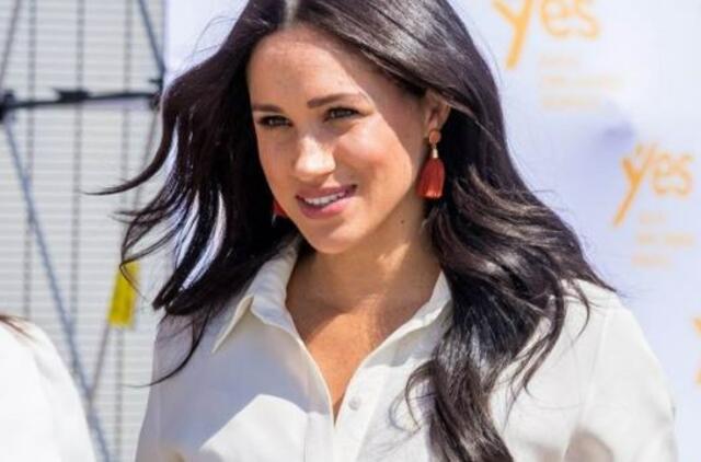 Hercogienė Meghan Markle pasipuošė suknele, kurią sukūrė lietuviai