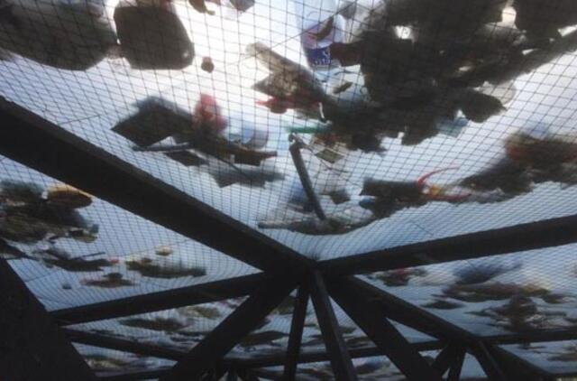 Klaipėdiečių reakcija į taršą: iš atliekų kyla instaliacija „Sala“