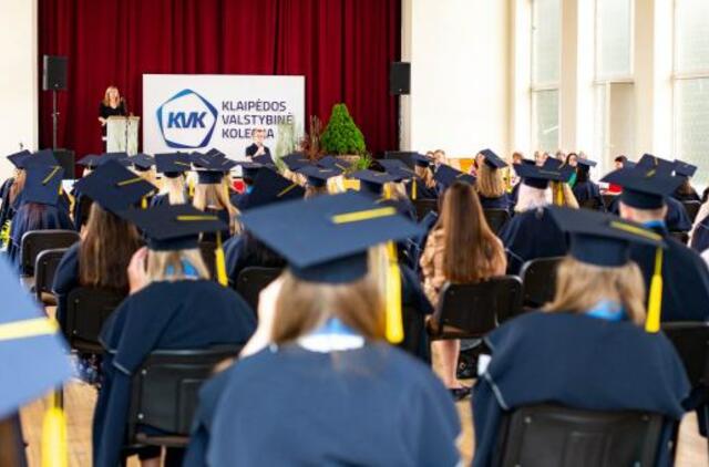 Klaipėdos valstybinės kolegijos absolventams – profesinio bakalauro diplomai