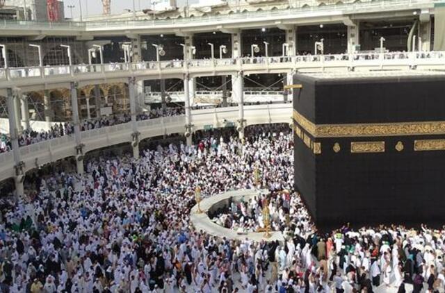 Musulmonai pradeda dėl COVID-19 pandemijos smarkiai suvaržytą hadžą