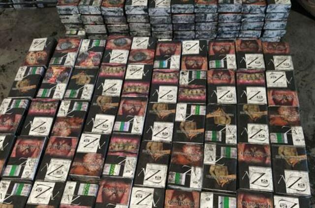 Pasieniečiai dviejuose vilkikuose aptiko daugiau 1,8 mln. eurų vertės kontrabandos