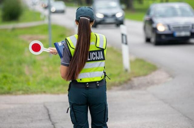 Rytinis reidas: 3 neblaivūs vairuojai ir dviratininkas