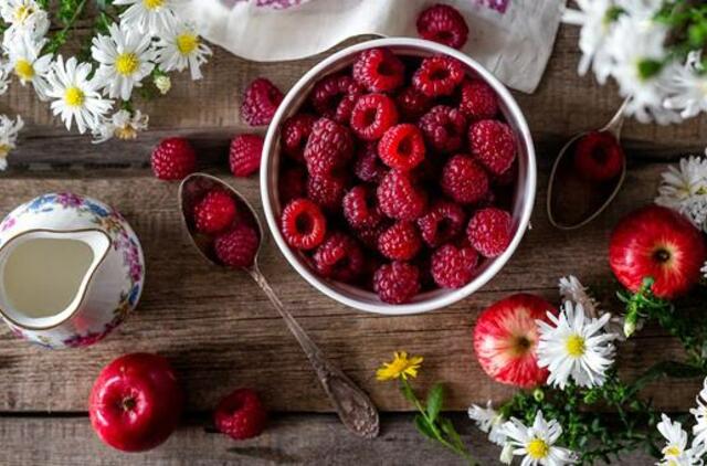 Aviečių metas: 3 skanių ir sveikų desertų idėjos