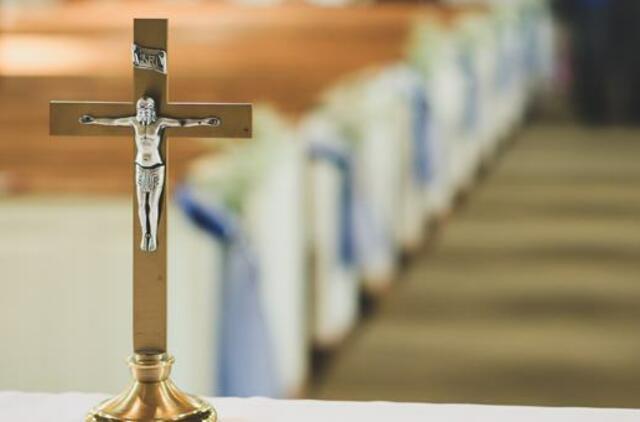 Kunigas šokiravo antrą šeimą sukūrusią porą