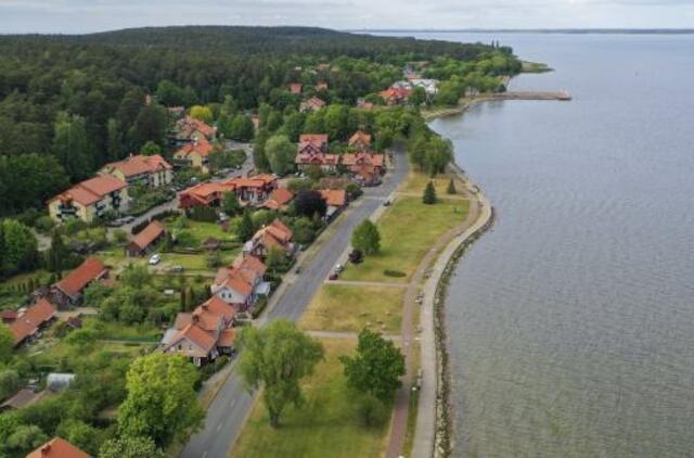 Nidoje kainos – ne kiekvieno kišenei, bet kurortas kažkodėl sausakimšas