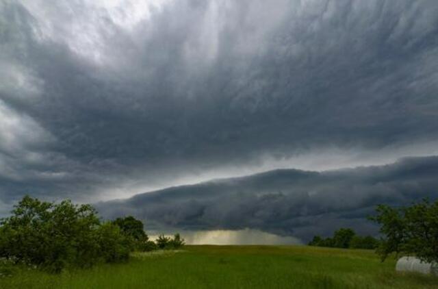 Orai: tankesni debesys atneš lietaus, karštis atslūgs