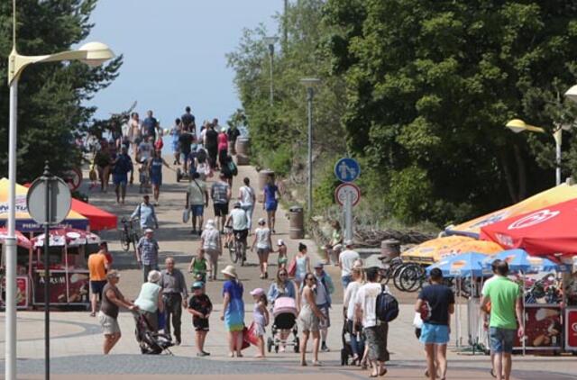 Palanga stebins toną sveriančia širdimi iš ledo ir vaistažolių