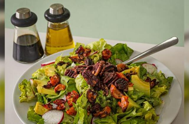 Salotų gaminimo paslaptys: 4 itin paprasti padažų receptai