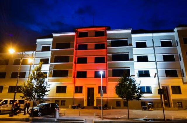 Savivaldybė nušvito istorinės Baltarusijos vėliavos spalvomis