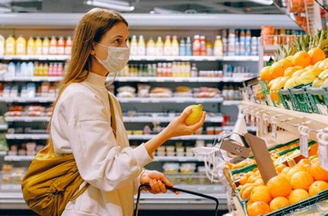 Už kaukės nedėvėjimą parduotuvėje pirmadienį nubaustas vienas žmogus