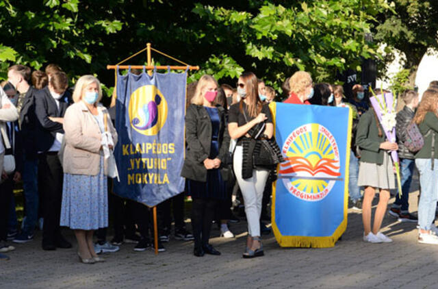 "Kad ir su dujokaukėmis, tik ne nuotoliniu būdu"