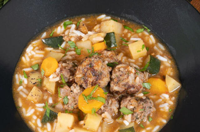 Meksikietiška sriuba su ryžiais, mėta ir jautienos kukuliais