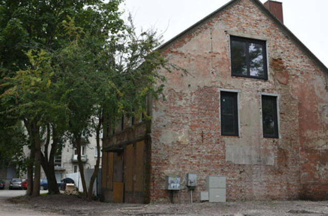 Pastatų vaiduoklių mažėja, bet tvarkosi ne visi