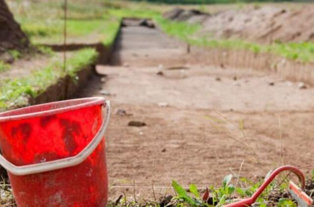 Po netikėtų radinių rekonstruojant gatvę, Kretingoje prasideda didžiuliai archeologiniai tyrinėjimai