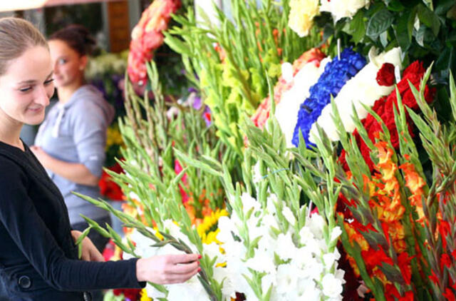 Rugsėjo 1-ąją dovanoti mokytojams gėlių ar ne?