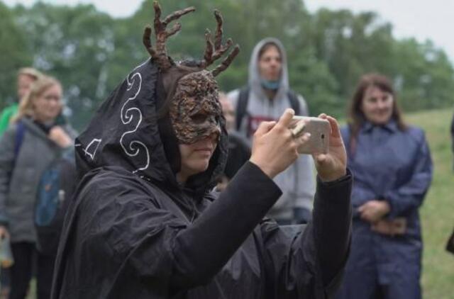 „Saulė sodą sodino...“ apie Kaukynes ir delmonus