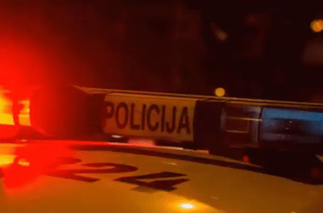 Suvestinė: sumušė penkiese, pavogė 41 dėžutę kaukių