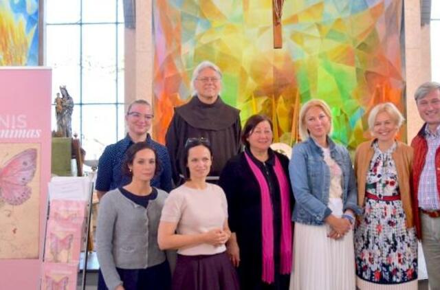 Šv. Pranciškaus Asyžiečio bažnyčioje pristatytas žurnalas "Rožinis gyvenimas"