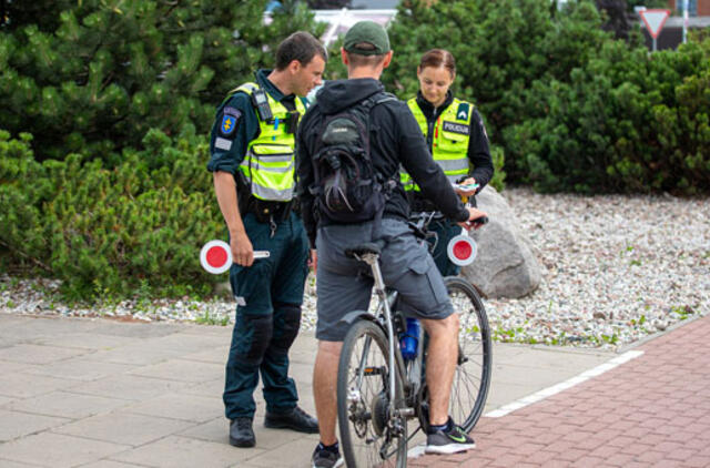 Du girti, trys - be teisių, 57 nepraleido pėsčiųjų