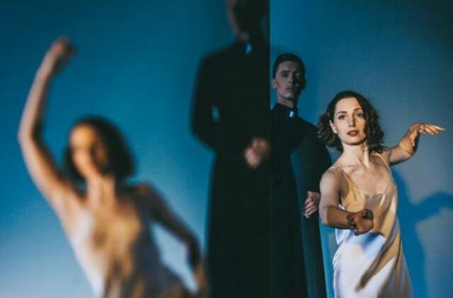 Dvilypumo labirintai šokio spektaklyje „Altorių šešėly“