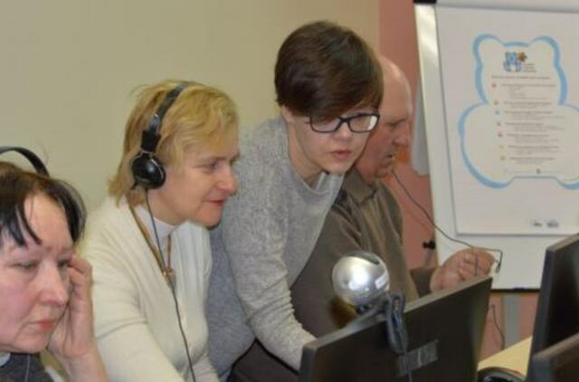 Ką internete veikia senjorai?