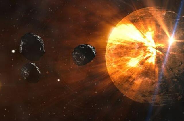 NASA zondas „bakstelėjo“ asteroidą Benu, kad paimtų grunto mėginių