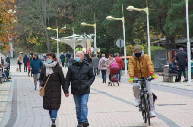 COVID-19 rekordai negąsdino - draudimai apeiti gudraujant