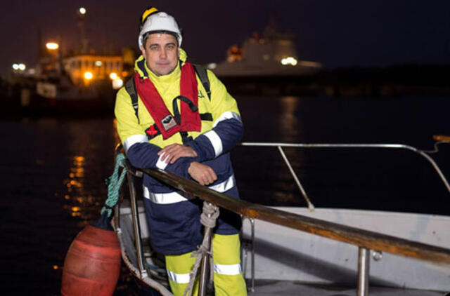 Į darbą - kasdien su laivu