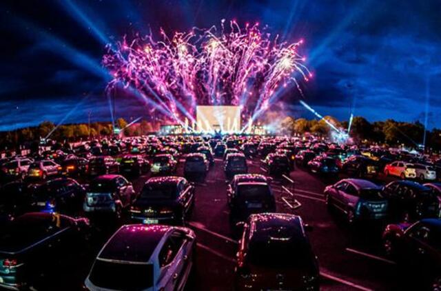 Koronavirusas nepradangins Kalėdinių vakarėlių. Išmoksime švęsti kitaip