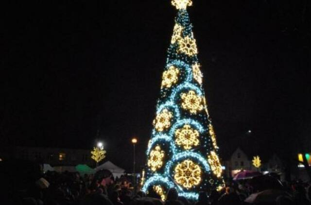 Kretingoje – Kalėdų pasaka ant istorinių miesto pastatų