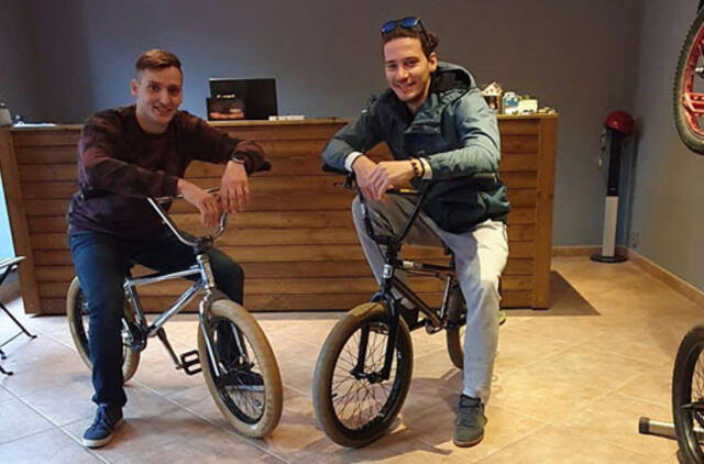 Ne tik daro gerus darbus, bet ir bando sukurti savo verslus