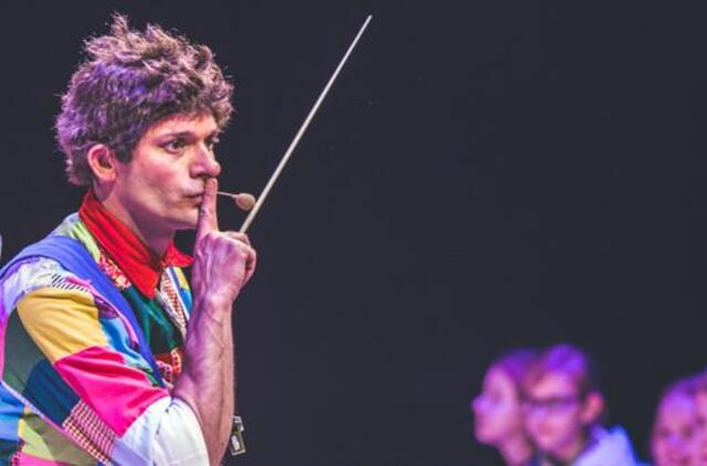 Nenuorama Karlsonas atvyksta į mažųjų klausytojų namus