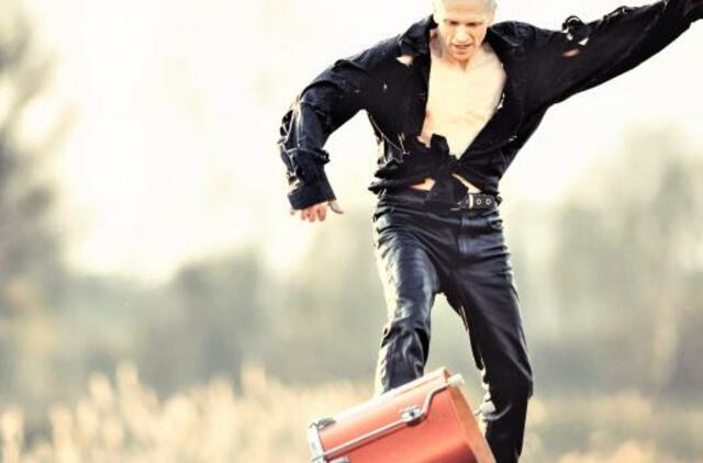 Perkusininkas Gintas Gascevičius Ginc pristato naują 13 minučių ir 13 sekundžių trukmės video klipą, kurio garsą  įrašė vien tik su metronomais